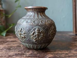 กระถางน้ำทองเหลืองชุบทองขัดเงา ดีไซน์ทางศาสนาที่เป็นเอกลักษณ์ พร้อมขนาดที่ปรับแต่งได้และรูปทรงกลม - Product Image 2