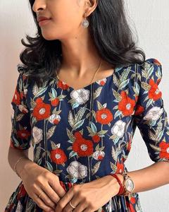 Vestido corto con encanto floral Ligero, transpirable y versátil para cada ocasión - Product Image 5