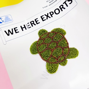 ถาดรองแก้วลูกปัดทำด้วยมือดีไซน์เต่าที่สง่างามทำจากลูกปัดสีเขียวและสีน้ำตาลแดงเหมาะสำหรับตกแต่งบ้านทานอาหารและให้เป็นของขวัญ - Product Image 4