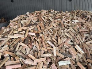 Leña Seca de Alta Calidad, Productos Energéticos Relacionados con la Leña, Roble, Abedul, Fresno, Haya, Madera Seca para Calefacción y Estufas de Leña de Alta Calidad - Product Image 3