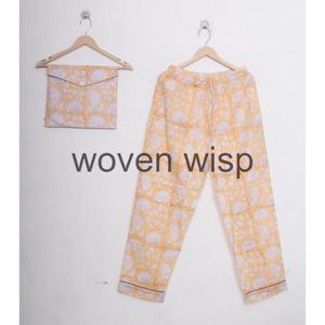 Conjunto de pijama de diseño personalizado a cuadros, cómodo, de algodón pintado a mano, ropa de dormir relajante personalizada para el invierno - Product Image 6