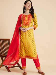 Conjunto Tradicional Indio para Mujer, Kurta, Pantalón y Dupatta de Algodón Amarillo con Bordado Floral y Estampado, Ropa Étnica de Algodón Puro - Product Image 3