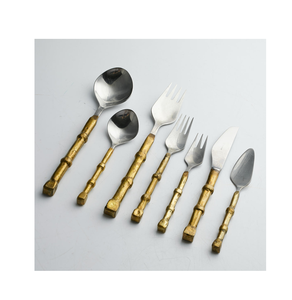 Cuillère en laiton élégante poignée en bambou couverts pour la décoration cuisine à la maison avec une excellente cuillère à dîner au design unique - Product Image 4