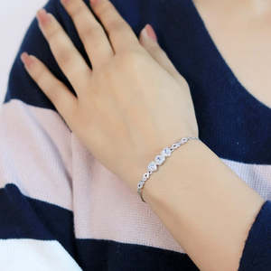 Pulsera Elegante Zarkan con Dije de Corazón Plateado, Accesorio de Moda - Product Image 2