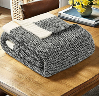 Nouvelle Couverture Tricotée Classique Douce et Confortable pour la Relaxation, 100% Polyester, Utilisation Toutes Saisons