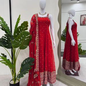 Hermoso vestido de fiesta de invierno con Dupatta adornado con hilo y trabajo de lentejuelas - Product Image 1