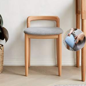 Tabouret de maquillage en teck massif avec coussin de couleur naturelle, idéal pour les zones de maquillage. - Product Image 2