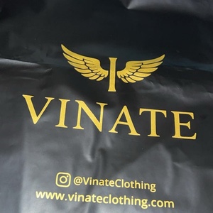 Bolsa de Envío de Poliéster con Logotipo Dorado Impreso, Impermeable, Resistente a Desgarros, Negra Mate, para Sudaderas y Ropa - Product Image 3