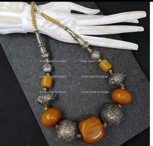 Collier de perles en résine d'aspect moderne pour les fêtes de mariage, de fiançailles, de Noël et de bureau - Product Image 4