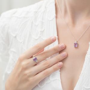 Anillo de compromiso de plata de ley 925 con gema púrpura de lavanda y amatista talla esmeralda para mujer, piedra de nacimiento de febrero, Panache - Product Image 2