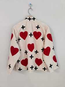 เสื้อแจ็คเก็ตผ้ากำมะหยี่ปักลายหัวใจสีแดง ทำด้วยมือ ลายหัวใจและกางเขน เสื้อโค้ทน่ารักสไตล์โบฮีเมียน เสื้อคลุมศิลปะ - Product Image 6