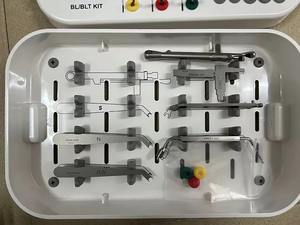 ชุดเครื่องมือผ่าตัดทางทันตกรรมสำหรับการผ่าตัดช่องปาก ทำจากสแตนเลส ประกอบด้วยเครื่องมือถอนรากฟันแบบแมนนวลชนิดเฟล็กซ์เพอริโอทอม และสกรูถอนรากฟันสำหรับการผ่าตัดรากฟันเทียม - Product Image 6