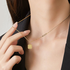 Collar de Joyería con Colgante Cuadrado de Panal de Abeja, Chapado en Oro de 18k, Acero Inoxidable 316L, Resistente al Agua y al Deslustre, para Mujer - Product Image 3
