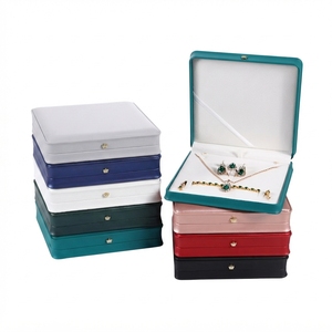 Boîte de présentation de bijoux en cuir PU de luxe avec fermoir en métal couronne, pour rangement de colliers et bracelets, fournisseur en gros - Product Image 1