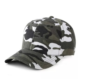 Casquette de baseball brodée 5 panneaux en coton bicolore beige et marine, avec logo personnalisé, pour adultes, modèle Raleigh avec amour, idéale pour les mariages - Product Image 1