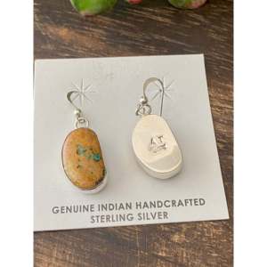 Pendientes Colgantes de Turquesa Royston y Plata de Ley, Diseño Navajo Hecho a Mano - Product Image 1