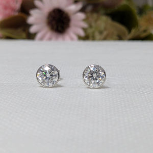 Conjunto de bisel de diamante cultivado en laboratorio redondo de 2 quilates, pendientes de tuerca Pushback, joyería de oro blanco sólido de 14K para mujer, regalo de cumpleaños para mujer - Product Image 1