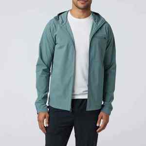 เสื้อแจ็คเก็ตออกกำลังกายสำหรับผู้ชาย น้ำหนักเบา ระบายอากาศได้ดี ผลิตจากโพลีเอสเตอร์ เหมาะสำหรับกิจกรรมกลางแจ้ง วิ่ง และเล่นกีฬา มีปกตั้งและโลโก้ด้านหน้า - Product Image 2