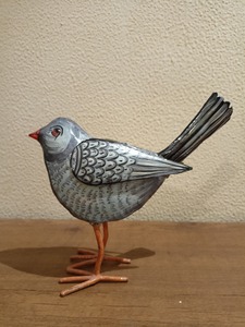 Decoración de mesa temática de pájaros de madera pintada a mano hecha a medida, ideal para tiendas de decoración del hogar para reventa - Product Image 2