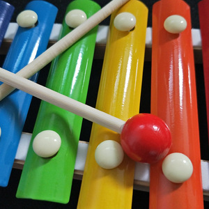 Xilófono Educativo de Madera y Metal Colorido, Juguete Musical para Niños de 2 a 13 Años, 50 Piezas, 8 Escalas, Itsy Tots - Product Image 2
