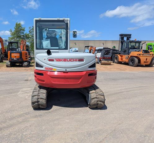 Achetez en gros des mini-excavatrices sur chenilles Takeuchi TB225/TB260 neuves/d'occasion de 2,5 tonnes, durables, avec moteur hydraulique, boîte de vitesses et pompe. - Product Image 3