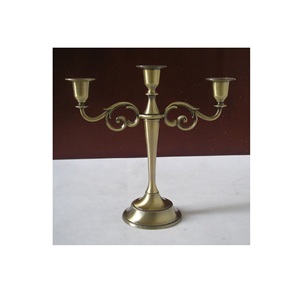 Bougeoir candélabre doré à 5 bras pour hôtel et maison Grand bougeoir en métal de taille personnalisée pour prix de gros - Product Image 4