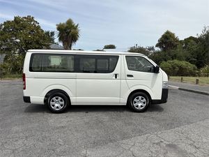 SUPER LIMPIO Coche Usado 2025 Toyota <span class=keywords><strong>Regius</strong></span> Ace 2.8D DX GL Paquete Van 4 Puertas AT 2WD Coches Usados Listos para Enviar a Todo el Mundo - Product Image 2
