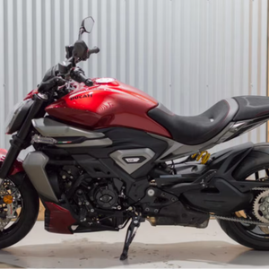 2026 Líder en subastas comerciales XDiavel V4 Burning Red 1,158cc 168hp 124kW 10,750rpm Listo para enviar - Product Image 1