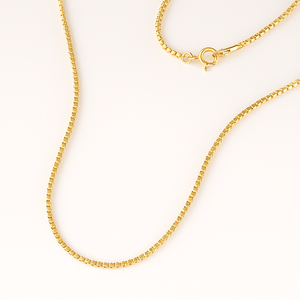 Collier chaîne à maillons en titane plaqué or avec diamants et perles, idéal pour les occasions religieuses, classiques ou comme cadeau. - Product Image 4