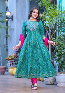 Kurti de Verano de Algodón Indio con Corte en A para Mujer, con Bordado de Diseño, Estampado Badhani, Conjunto de Anarkali Kurta, Pantalón y Dupatta, Venta al Por Mayor - Product Image 5