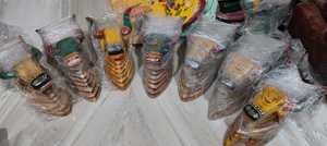 Cabeza de vaca de madera pintada a mano hecha a medida, ideal para usar como decoración del hogar y adecuada para revender en tiendas caseras - Product Image 5