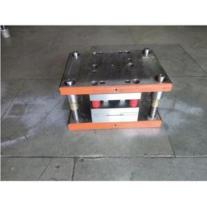 Juego de troqueles y moldes de pilares personalizables con pilares y casquillos guía para una alineación precisa del troquel en la herramienta disponible para la venta - Product Image 1