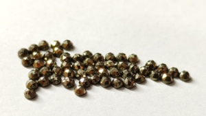 Vente en gros de cabochons de pierres précieuses pyrite naturelle 2mm-6mm pierres à dos plat taillées en rose à facettes Lot de pierres précieuses en vrac - Product Image 5