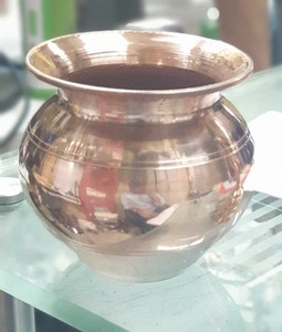 Lota Kalash de cobre dorado de alta calidad para Puja de boda y decoración del hogar disponibles en diferentes tamaños para regalos - Product Image 5