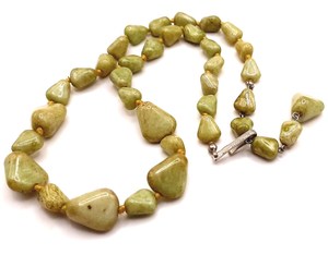 Collar de cuentas de mármol verde Whirl, collar de hilo de mármol, collar de mármol de resina - Product Image 1