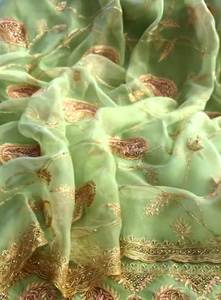 Costumes indiens de créateur modernes non cousus brodés à la main pour femmes pour les fêtes de style traditionnel - Product Image 2