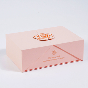 Hot Bán Biểu Tượng Tùy Chỉnh <span class=keywords><strong>Bow</strong></span> <span class=keywords><strong>Tie</strong></span> Từ Nắp Trung Mở Rose Hình Chữ Nhật Cứng Nhắc Hộp Quà Tặng Đóng Gói Hộp Với Faux Hoa Trang Trí - Product Image 6