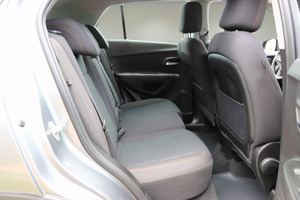SUV TRAX LS FWD 2020 à faible kilométrage, boîte automatique 6 vitesses, 138 CV - Product Image 4