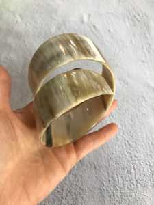 Elegante brazalete de cuerno artesanal, joyería hecha a mano de moda para mujeres a un precio asequible - Product Image 5