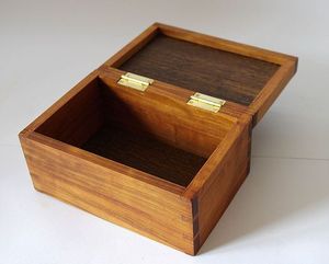 Coffret cadeau humidor à cigares en bois de santal classique de luxe fait à la main à haute brillance pour la ré-humidification - Product Image 6