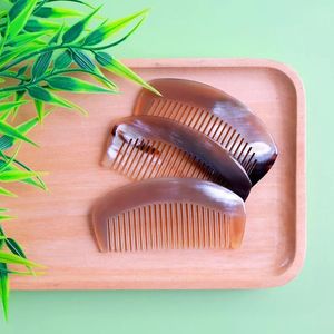 PRODUITS COULEURS NATURELLES CORNE BUFFALO PEIGNES EN GROS Peignes en corne antistatiques naturels pour les cadeaux de vacances par l'artisanat en croissant - Product Image 3