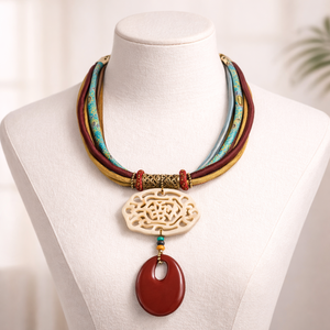 Collar con Colgante de Cordón de Tela Artesanal Estilo Boho - Product Image 1