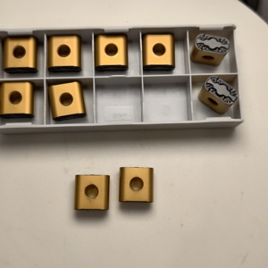 Inserto de Carburo para Reparación de Ruedas de Tren, Serie LNUX, para Torneado Rugoso de Ruedas Ferroviarias - Product Image 4