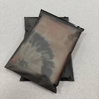 Sacs d'emballage en plastique refermables pour vêtements, en CPE noir mat givré, en stock, pour t-shirts, pantalons, sous-vêtements, chaussettes
