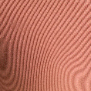 T-shirt créatif et tendance pour femme, conçu pour des mouvements confortables, avec une forme élégante et un style visuel contemporain - Product Image 6