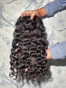 100% naturel bouclé brut indien Remy cheveux faisceaux non transformés vierges extensions de cheveux humains en vrac fabriqué en Inde - Product Image 4