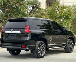 โตโยต้า ปราโด รุ่น VXR V4 ปี 2023 เครื่องยนต์ 2.7 ลิตร เทอร์โบ ตัวเลือกครบ ภายในเบาะหนังสีเข้ม เกียร์อัตโนมัติ ยาง R20 สภาพสมบูรณ์แบบ - Product Image 1