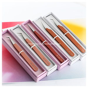 Pince à épiler professionnelle pour extensions de cils en fibre, courbée en forme de lune, classique 90 degrés, outil de volume pour cils russes, en acier avec grip en fibre - Product Image 1