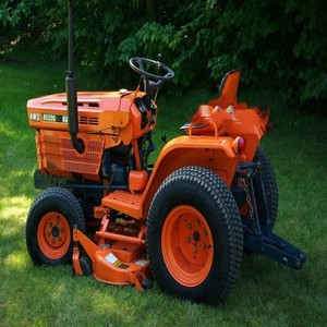 En stock Kubota B5200 listo para entrega rápida Motor de calidad premium Comprar ahora al precio al por mayor más bajo en línea - Product Image 4