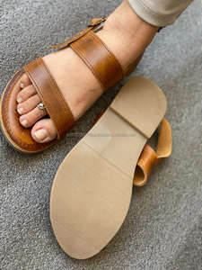 Sandales plates en cuir véritable pour femmes, élégantes, uniques - Product Image 4